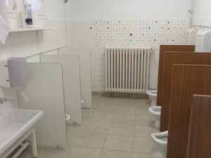 toilettes rénovées Maternelle